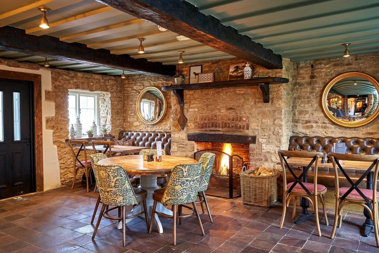 The Horse And Groom Inn Malmesbury Eksteriør bilde